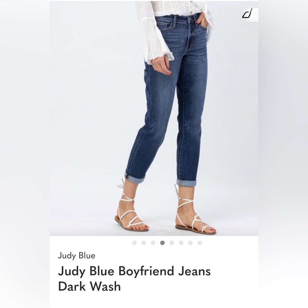 Boyfriend fit Non distressed mid rise